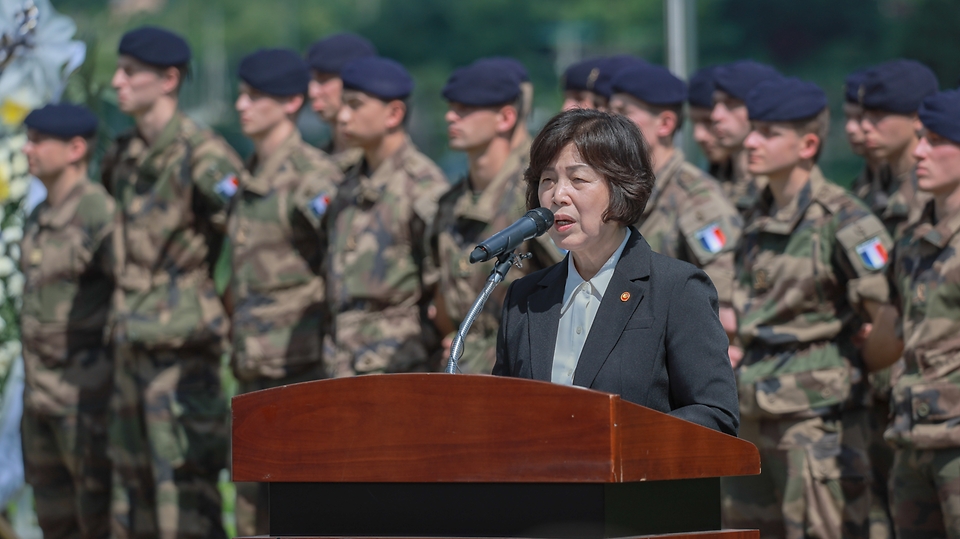 강정애 국가보훈부 장관이 10일 경기도 양평군 지평면 UN기념비에서 열린 프랑스 지평리전투 기념식에 참석하여 기념사를 하고 있다.