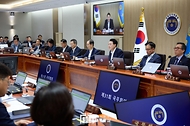 윤석열 대통령이 16일 서울 용산 대통령실 청사에서 열린 ‘제31회 국무회의’를 주재하며 발언하고 있다.