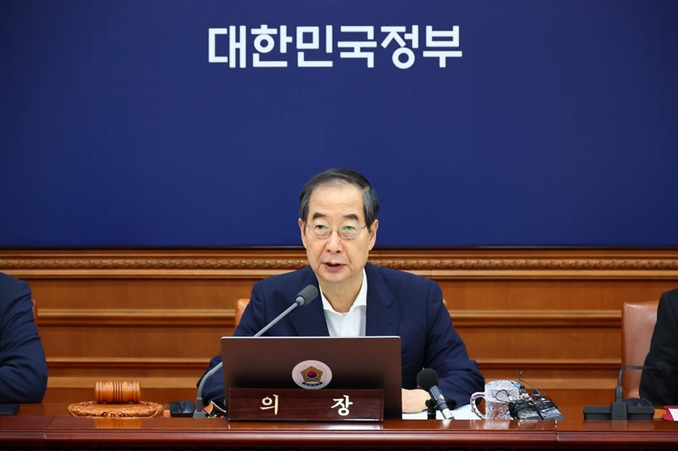 한덕수 국무총리가 23일 서울 종로구 정부서울청사에서 열린 ‘제32회 국무회의’에서 발언하고 있다.