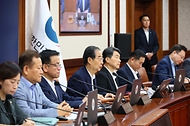 한덕수 국무총리가 23일 서울 종로구 정부서울청사에서 열린 ‘제32회 국무회의’에서 발언하고 있다.