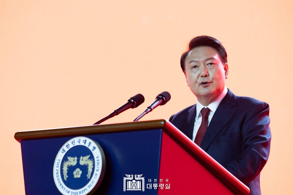 윤석열 대통령이 23일 경기도 고양시 킨텍스에서 열린 ‘국민의힘 제4차 전당대회’에 참석해 축사를 하고 있다.