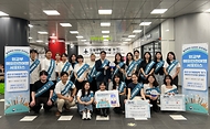 윤주석 외교부 영사안전국장이 27일 서울 용산구 서울역 공항철도에서 외교부 해외안전여행 대학생 서포터스와 해외안전여행 캠페인을 실시 후 기념 촬영을 하고 있다. 