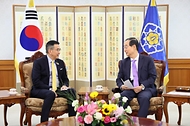 한덕수 국무총리가 1일 서울 종로구 정부서울청사에서 마릿 싸응이얌퐁 태국 외교장관을 접견하고 있다.