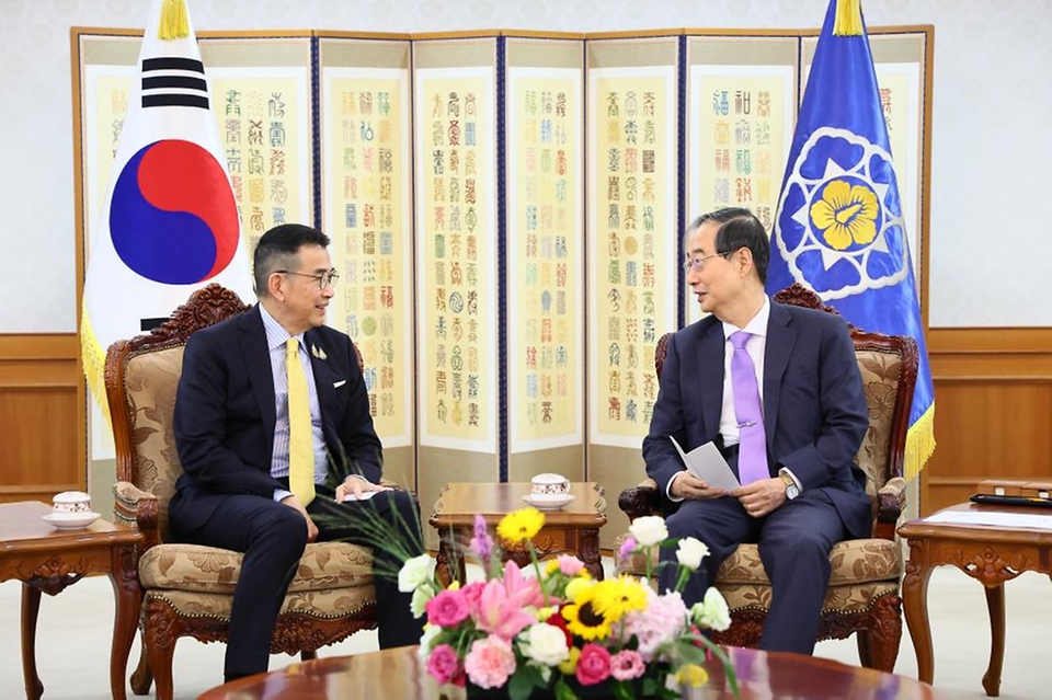 한덕수 국무총리가 1일 서울 종로구 정부서울청사에서 마릿 싸응이얌퐁 태국 외교장관을 접견하고 있다.