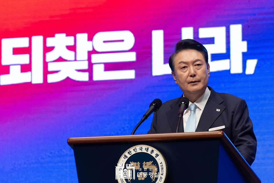 윤석열 대통령이 15일 서울 종로구 세종문화회관에서 열린 ‘제79주년 광복절 경축식’에서 경축사를 하고 있다.