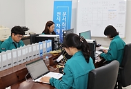 행정안전부 직원들이 19일 정부세종청사 전시 종합상황실에서 근무하고 있다. 19일부터 오는 22일까지 전국 단위 을지연습이 실시된다.