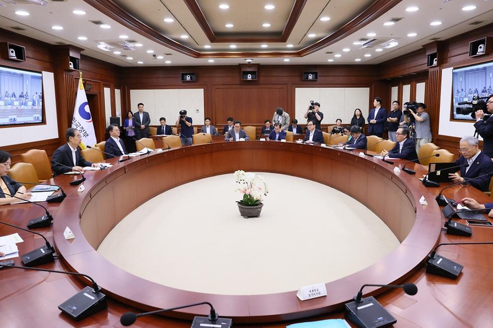 한덕수 국무총리가 22일 서울 종로구 정부서울청사에서 열린 국정현안관계장관회의에서 발언하고 있다. 