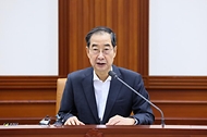 한덕수 국무총리가 22일 서울 종로구 정부서울청사에서 열린 국정현안관계장관회의에서 발언하고 있다. 
