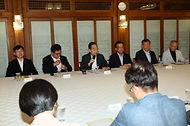 한덕수 국무총리가 25일 서울 종로구 총리공관에서 열린 고위 당·정·대 협의회에서 모두발언을 하고 있다. 