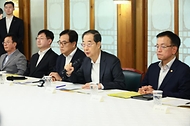 한덕수 국무총리가 25일 서울 종로구 총리공관에서 열린 고위 당·정·대 협의회에서 모두발언을 하고 있다. 