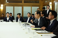 한덕수 국무총리가 25일 서울 종로구 총리공관에서 열린 고위 당·정·대 협의회에서 모두발언을 하고 있다. 