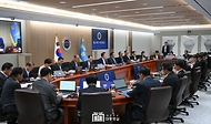 윤석열 대통령이 27일 서울 용산 대통령실 청사에서 ‘제37회 국무회의’를 주재하며 발언하고 있다.