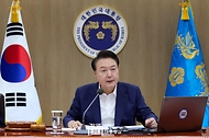 윤석열 대통령이 27일 서울 용산 대통령실 청사에서 ‘제37회 국무회의’를 주재하며 발언하고 있다.