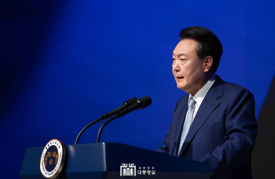 윤석열 대통령이 27일 서울 중구 대한상공회의소에서 문화일보 주최로 열린 ‘문화미래리포트2024’에서 축사하고 있다.