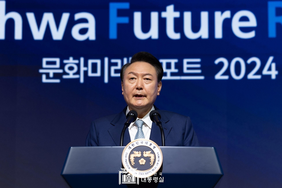 윤석열 대통령이 27일 서울 중구 대한상공회의소에서 문화일보 주최로 열린 ‘문화미래리포트2024’에서 축사하고 있다.