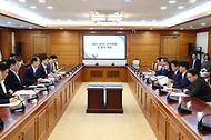 한덕수 국무총리가 30일 서울 종로구 정부서울청사에서 열린 ‘2025 APEC 정상회의 관계기관 점검회의’를 주재하고 있다.