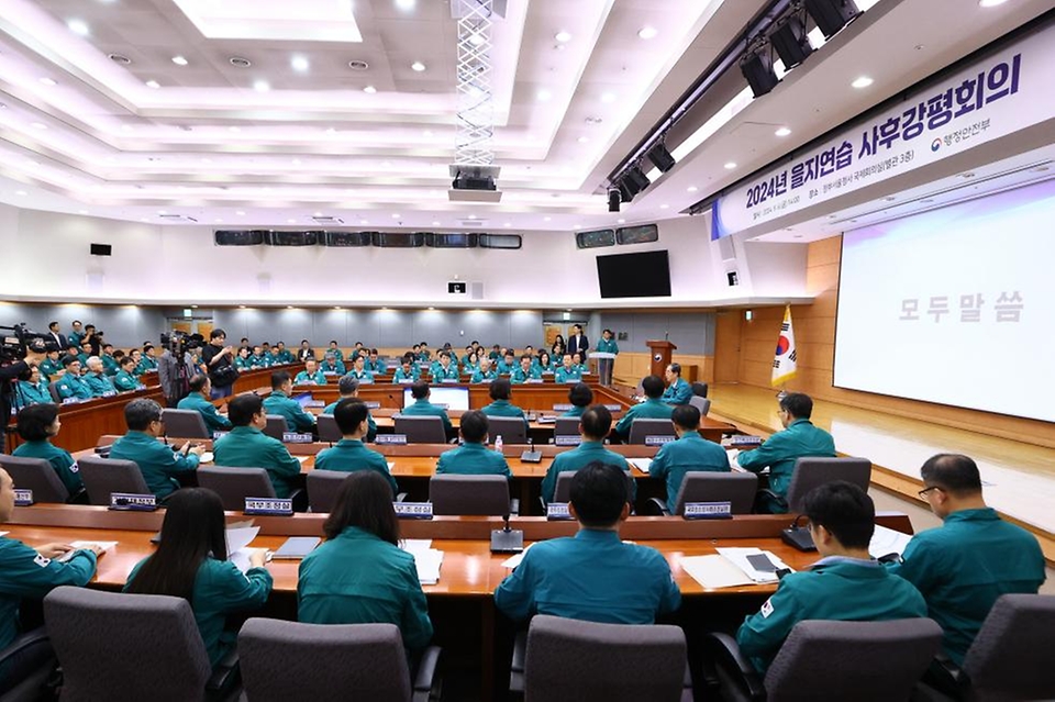한덕수 국무총리가 6일 서울 종로구 정부서울청사 별관에서 열린 ‘2024년 을지연습 사후강평회의’를 주재하며 발언하고 있다.