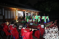 11일 오후 서울 종로구 창덕궁에서 열린 달빛기행 사전행사에서 전통공연이 펼쳐지고 있다. 