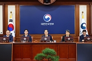 한덕수 국무총리가 19일 서울 종로구 정부서울청사에서 열린 ‘제40회 국무회의’를 주재하며 발언하고 있다.