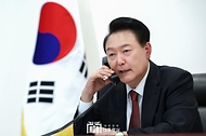 윤석열 대통령은 2일 서울 용산 대통령실 청사 집무실에서 15시 15분부터 15시 30분까지 15분 간 일본의 제102대 총리로 취임한 이시바 시게루 총리와 통화를 갖고, 총리 취임을 축하했습니다.
