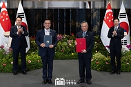 10월 8일 윤석열 대통령은 로렌스 웡 싱가포르 총리와 함께 한-싱가포르 조약·MOU 체결식에 임석하고 공동언론발표를 했습니다.