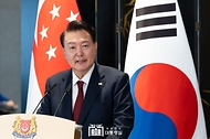 10월 8일 윤석열 대통령은 로렌스 웡 싱가포르 총리와 함께 한-싱가포르 조약·MOU 체결식에 임석하고 공동언론발표를 했습니다.