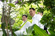 10월 8일 윤석열 대통령 부부는 로렌스 웡 싱가포르 총리 부부와 함께 국립식물원을 방문해 ‘난초 명명식’에 참석했습니다.