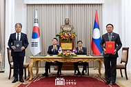 10월 10일 아세안 관련 정상회의 참석을 위해 라오스 비엔티안을 방문 중인 윤석열 대통령은 ‘통룬 시술릿 (Thongloun Sisoulith)’ 라오스 국가주석과 한-라오스 MOU 서명식에 임석했습니다.