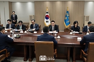 11월 4일 윤석열 대통령은 ‘제17차 한-중앙아시아 협력 포럼’ 참석을 위해 방한 중인 중앙아시아 5개국 대표단 수석대표들을 단체 접견하고, 한-중앙아시아 관계 발전 방안과 북한의 러시아 파병 등 주요 국제 현안에 대해 의견을 교환했습니다.
