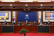 한덕수 국무총리가 5일 세종대로 정부서울청사에서 열린 국무회의를 주재, 모두발언을 하고 있다.