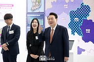 11월 6일 윤석열 대통령은 강원특별자치도 춘천송암스포츠타운에서 개최된 ‘2024 대한민국 지방시대 엑스포’에 참석했습니다.