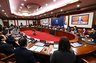 한덕수 국무총리가 5일 세종대로 정부서울청사에서 열린 국무회의를 주재, 모두발언을 하고 있다.