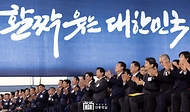 11월 6일 윤석열 대통령은 강원특별자치도 춘천송암스포츠타운에서 개최된 ‘제2회 지방자치 및 균형발전의 날 기념식’에 참석했습니다.
