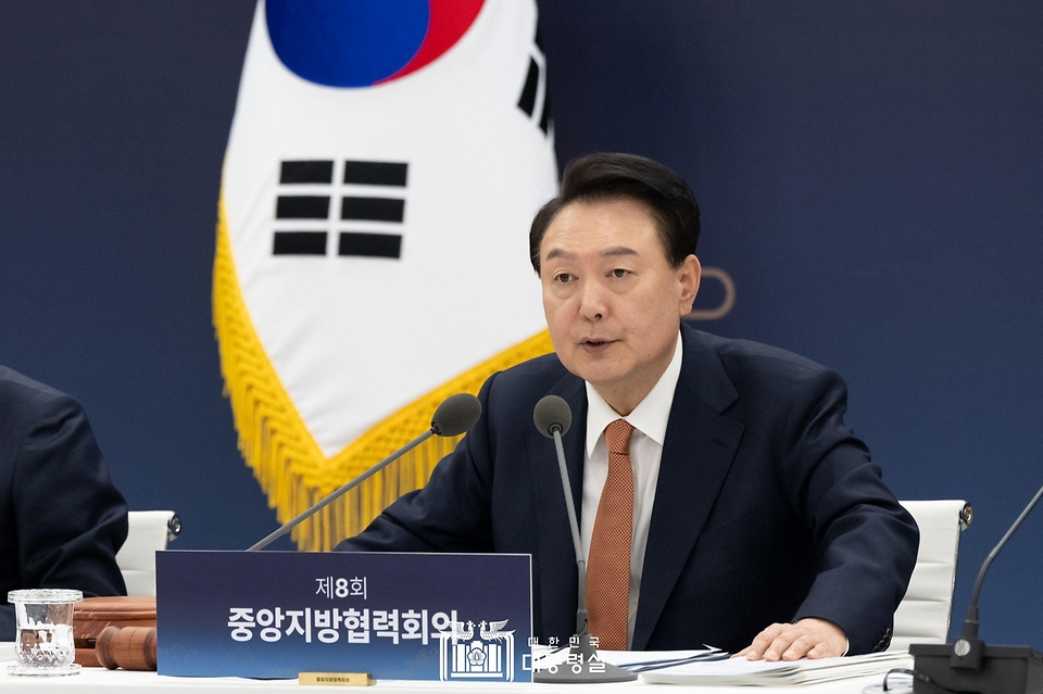 11월 6일 윤석열 대통령은 강원특별자치도청에서 제8회 중앙지방협력회의를 주재했습니다.