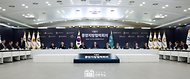 11월 6일 윤석열 대통령은 강원특별자치도청에서 제8회 중앙지방협력회의를 주재했습니다.