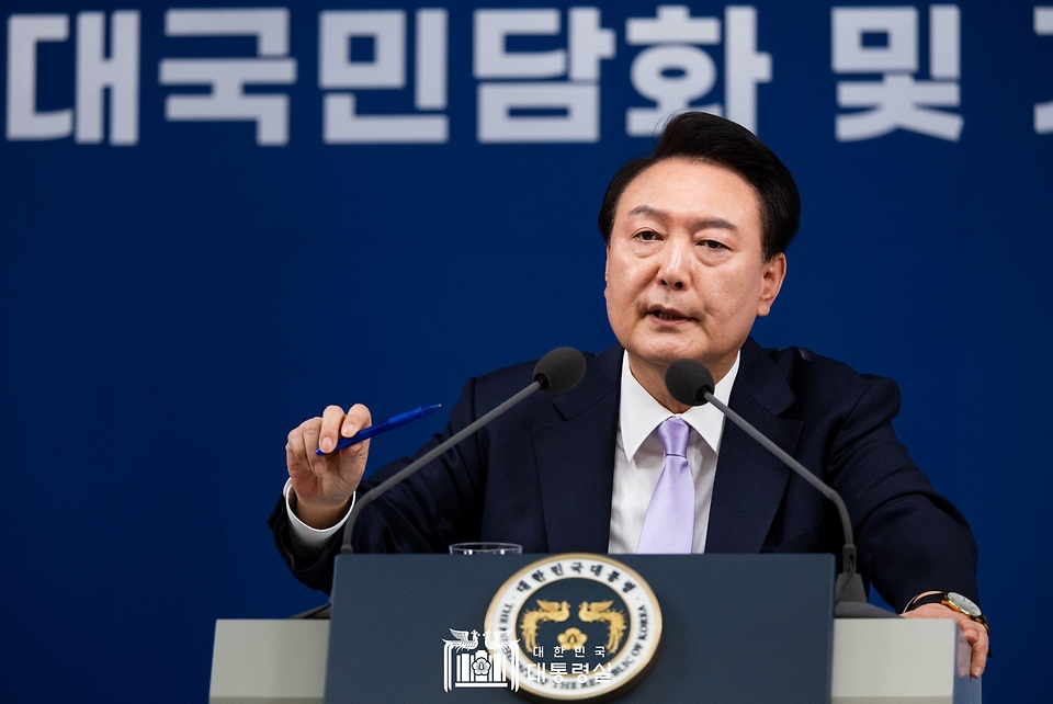 11월 7일 윤석열 대통령은 용산 대통령실에서 대국민담화 및 기자회견을 진행했습니다.