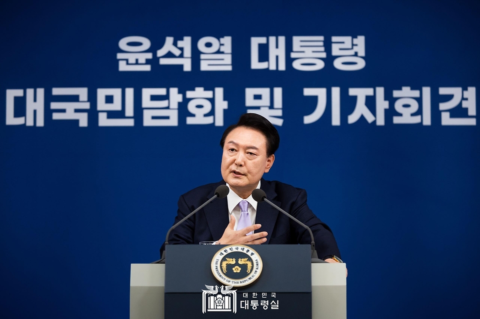 11월 7일 윤석열 대통령은 용산 대통령실에서 대국민담화 및 기자회견을 진행했습니다.