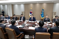 11월 10일 윤석열 대통령은 용산 대통령실에서 대외 여건 변화에 따른 경제·안보 점검회의를 주재했습니다.