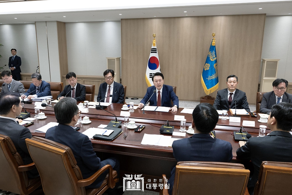 11월 10일 윤석열 대통령은 용산 대통령실에서 대외 여건 변화에 따른 경제·안보 점검회의를 주재했습니다.