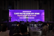 한덕수 국무총리가 13일 경기 고양시 일산 킨텍스에서 열린 2024 전국 여성 CEO 경영 연수 개회식에 참석, 축사를 하고 있다.