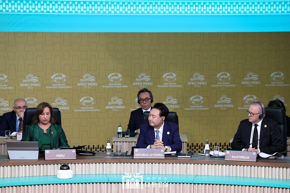 11월 16일 윤석열 대통령은 APEC 세션 2 리트리트에 참석했습니다.