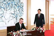 11월 28일 윤석열 대통령은 한국을 실무 방문 중인 ‘에드가르스 린케비치스(Edgars Rinkevies)’ 라트비아 대통령과 정상회담을 갖고, 양국 간 협력 증진 방안과 지역 및 국제정세에 대해 폭넓게 의견을 교환했습니다.