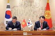 12월 3일 윤석열 대통령은 한국을 공식 방문한 ‘사디르 자파로프(Sadyr Zhaparov)’ 키르기즈공화국 대통령과 함께 공동성명 및 문건 서명식을 가졌습니다.