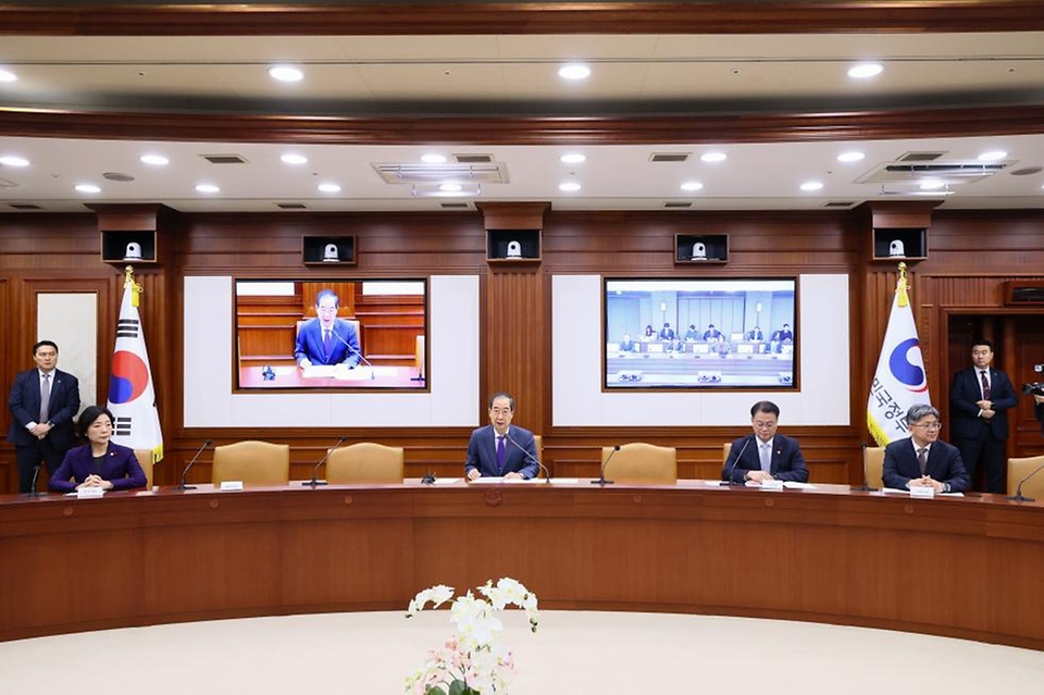 한덕수 국무총리가 5일 세종대로 정부서울청사에서 열린 국정현안관계장관회의를 주재, 모두발언을 하고 있다.