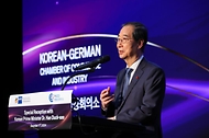 한덕수 국무총리가 11일 중구 반얀트리 호텔에서 열린 주한독일상공회의소와 한불상공회의소 초청 간담회에서 연설을 하고 있다.