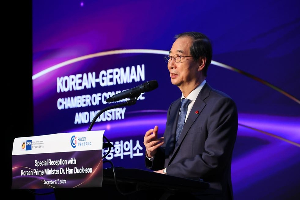 한덕수 국무총리가 11일 중구 반얀트리 호텔에서 열린 주한독일상공회의소와 한불상공회의소 초청 간담회에서 연설을 하고 있다.