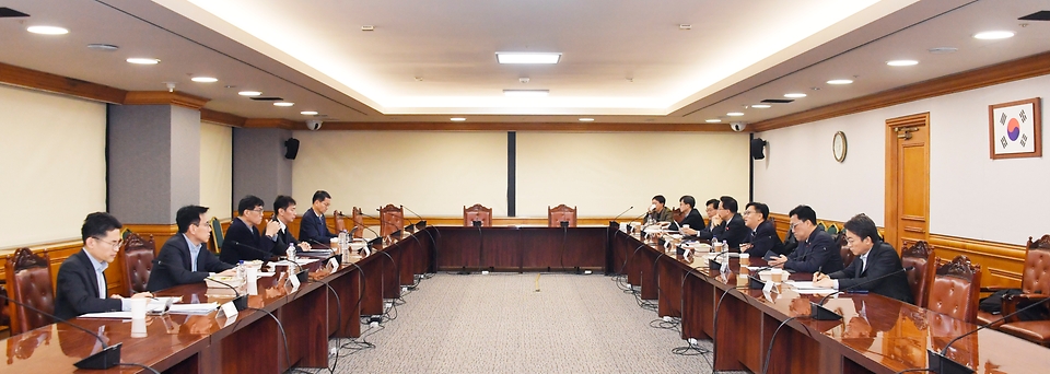 김범석 기획재정부 차관이 12월 30일 오전 서울 중구 은행회관에서 열린 ‘거시경제·금융현안 간담회’에 참석, 모두발언을 하고 있다.