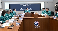 최상목 대통령 권한대행 부총리 겸 기획재정부 장관이 2025년 1월 2일 서울 종로구 정부서울청사에서 열린 ‘제주항공 여객기 사고 제7차 중앙안전재난대책본부 회의’를 주재, 모두발언을 하고 있다.