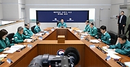 최상목 대통령 권한대행 부총리 겸 기획재정부 장관이 2025년 1월 2일 서울 종로구 정부서울청사에서 열린 ‘제주항공 여객기 사고 제7차 중앙안전재난대책본부 회의’를 주재, 모두발언을 하고 있다.