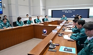 최상목 대통령 권한대행 부총리 겸 기획재정부 장관이 2025년 1월 2일 서울 종로구 정부서울청사에서 열린 ‘제주항공 여객기 사고 제7차 중앙안전재난대책본부 회의’를 주재, 모두발언을 하고 있다.